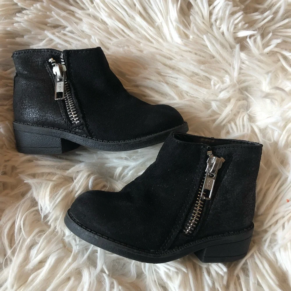 EUC ankle boots with zipper